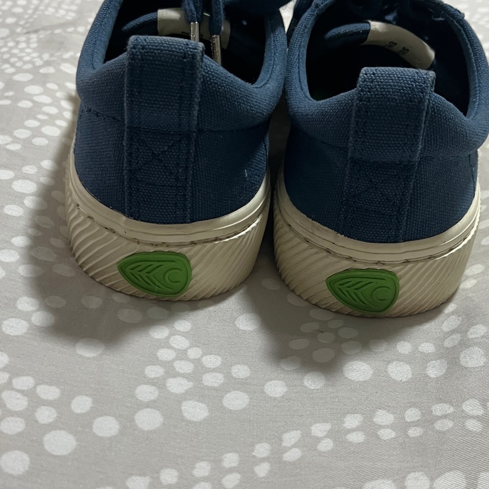 Cariuma Blue Sneakers with Green Details